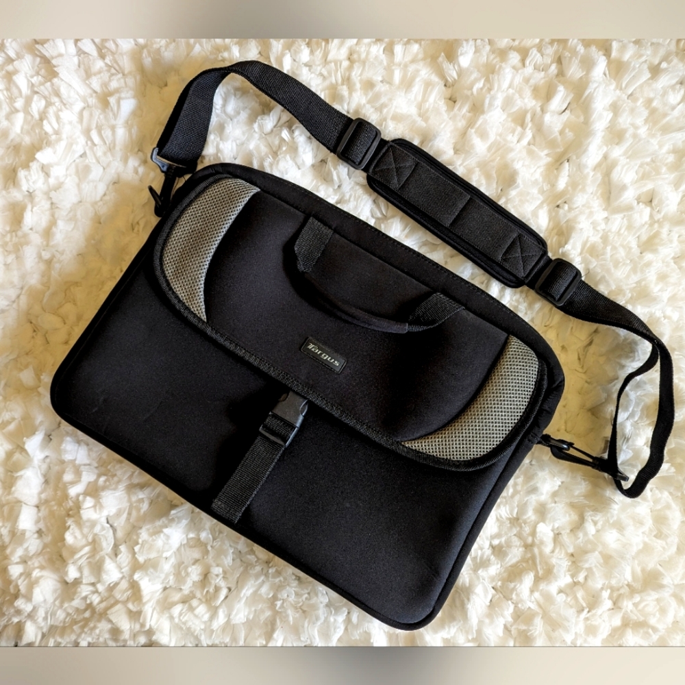 Targus Laptop Sleeve Gray/Black Neoprene (CVR200) 15 Inch